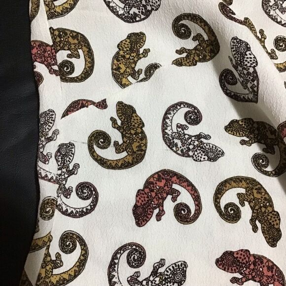 H&M Ivory Chameleon Print Blouse 6 - Picture 6 of 8